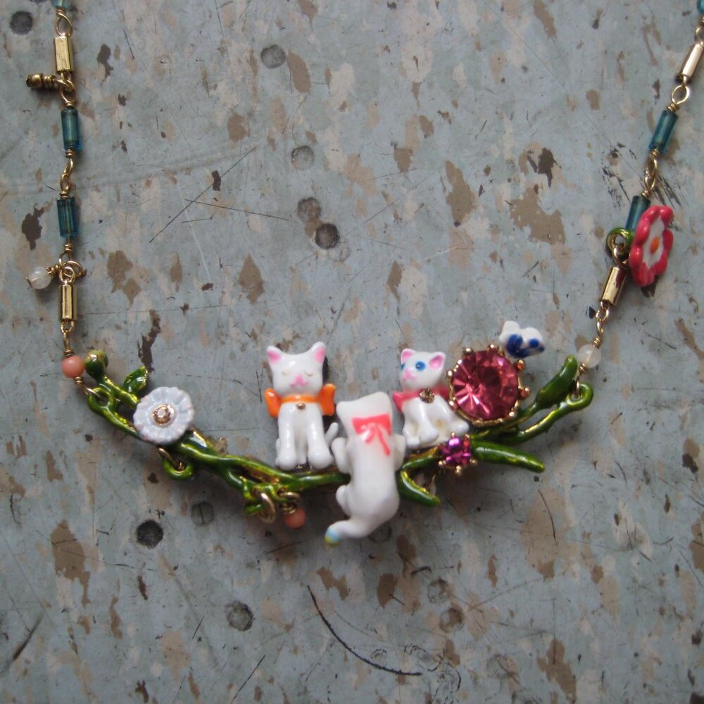 Les Nereides Little Cats Kittens On A Branch With Multi-Éléments Necklace